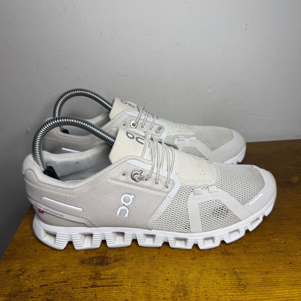 On Cloud 5 Running Shoes Women Size 7.5 Beige